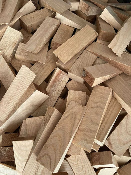 Kliny drewniane z drewna twardego 170x50x35 100szt Faktura