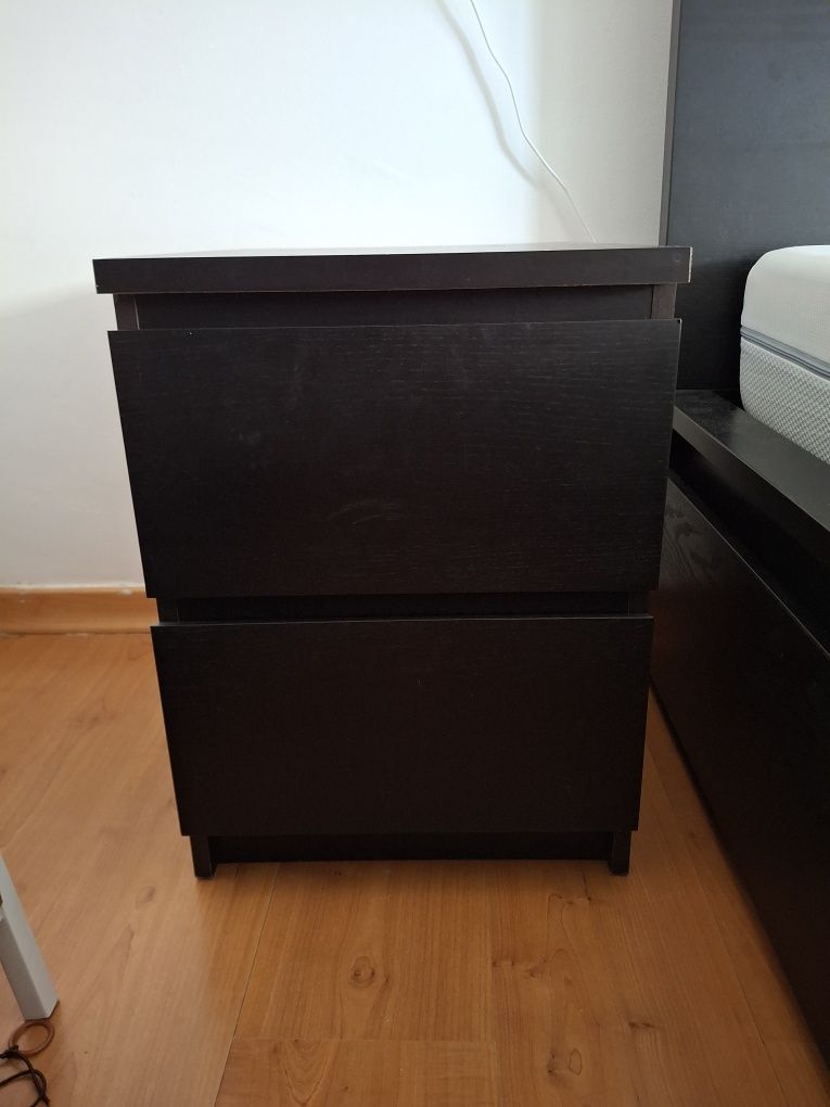 Mesa de cabeceira Malm