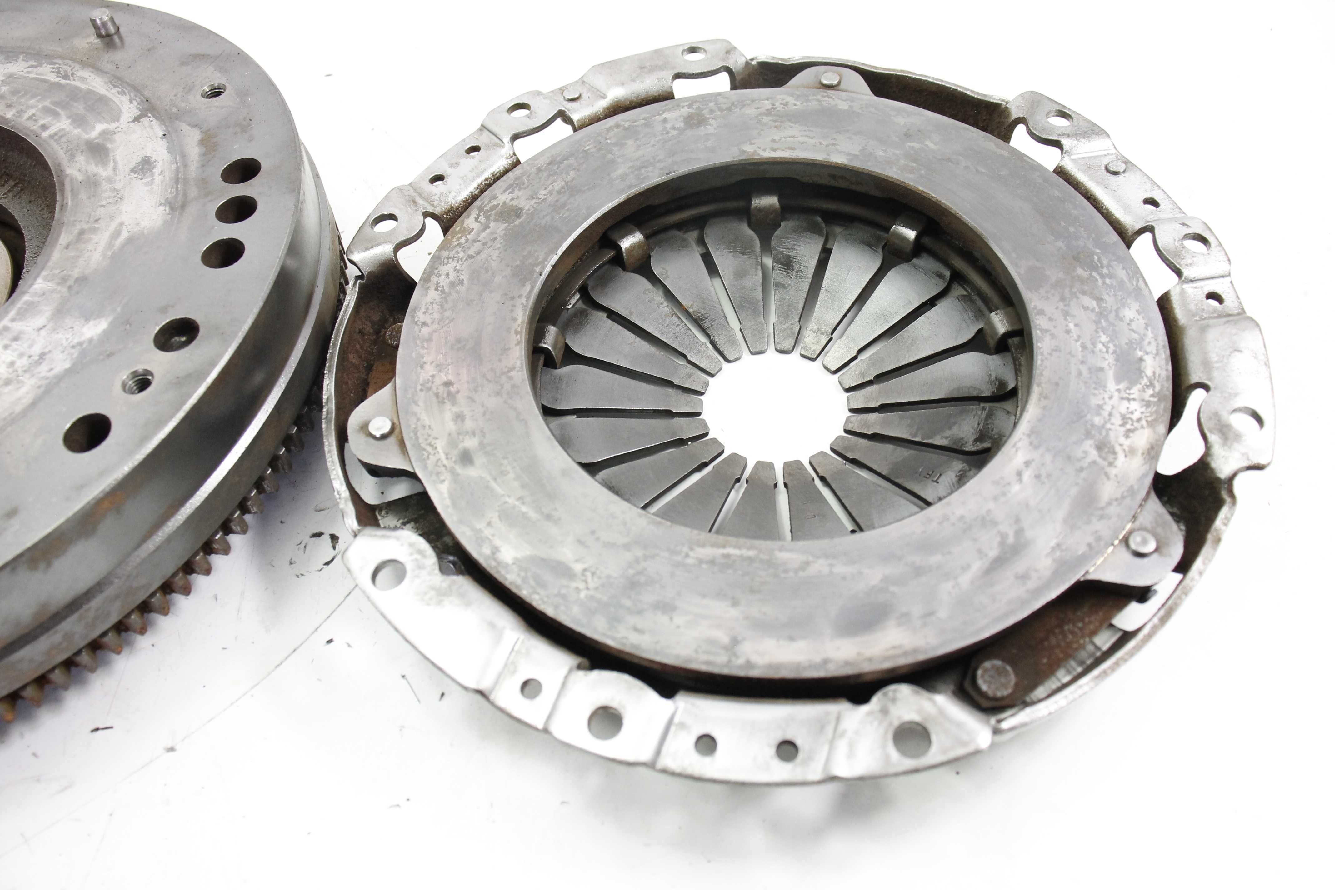 Sprzęgło koło dwumasowe docisk Mitsubishi L200 Pajero III 2.5 td 4d56