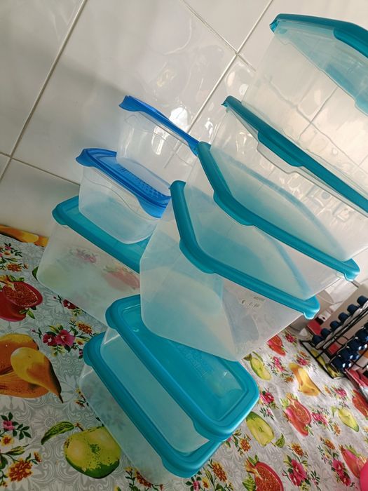 Varios Tupperware