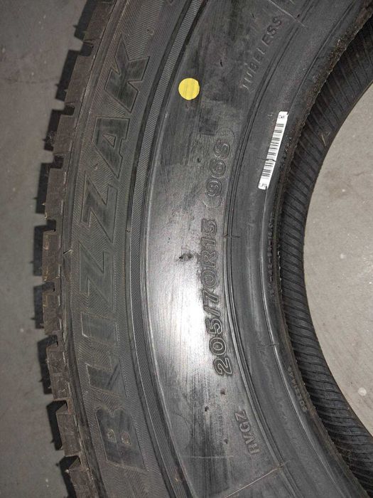 Шина 205/70R15(зимова),BRIDGESTONE Blizzak