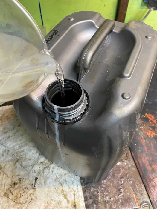 Продаємо масло для свердловинних насосів