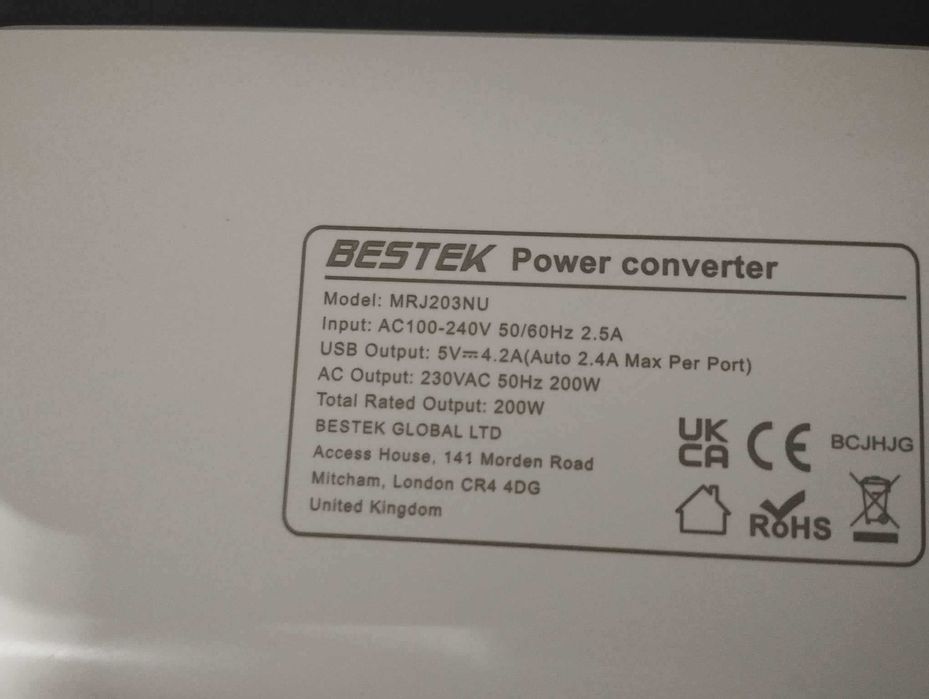 BESTEK 200W Konwerter napięcia listwa zasilająca 4porty ładowaniem USB