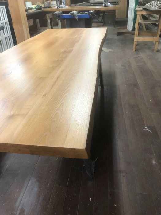 Mesa rustica em madeira de freixo