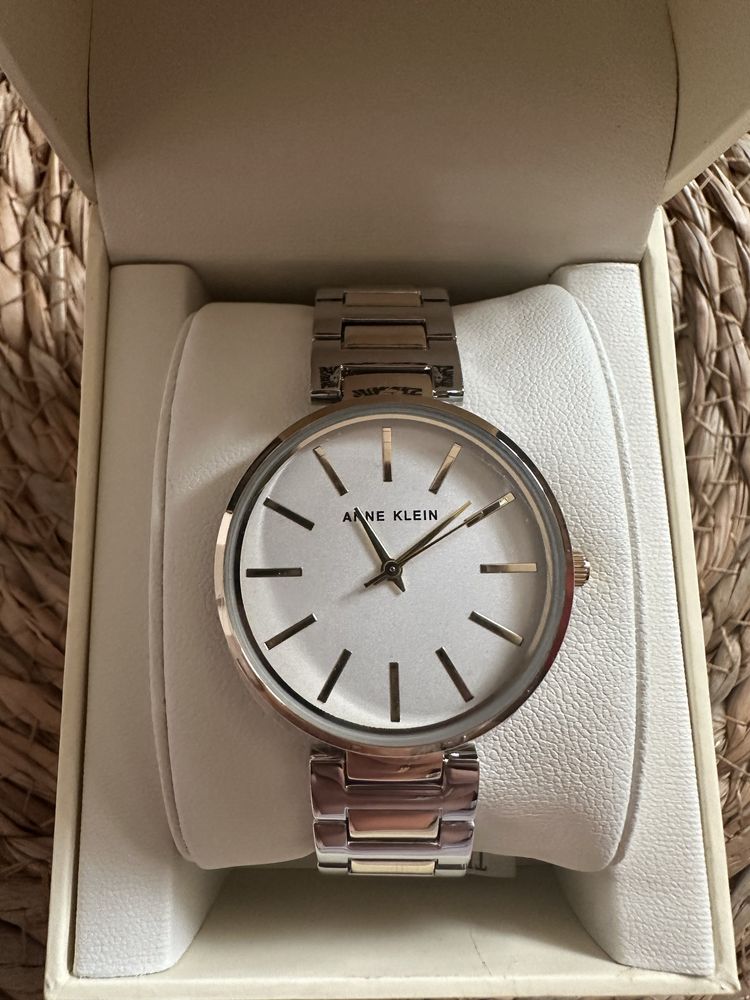 Годинник Anne Klein