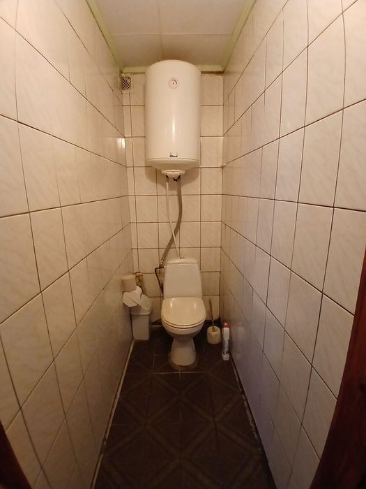 Продам Цілий Будинок на 3 сотках землі, є гараж.