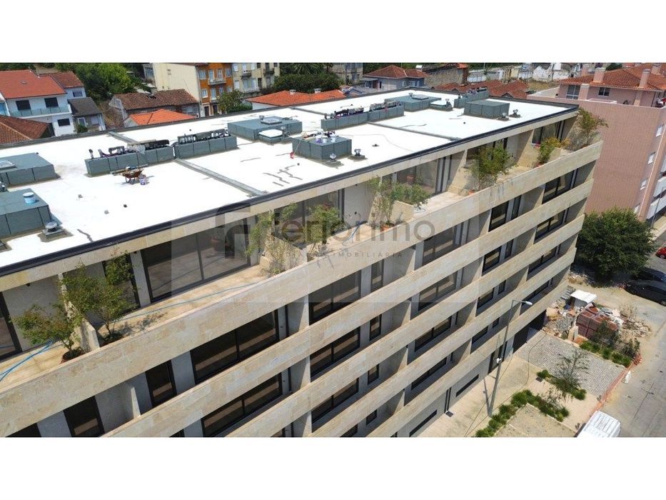 Fantástico T2 na cobertura em Creixomil