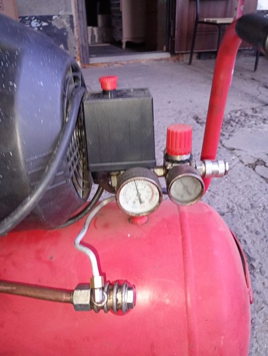 Продам воздушный компрессор двух целиндров
