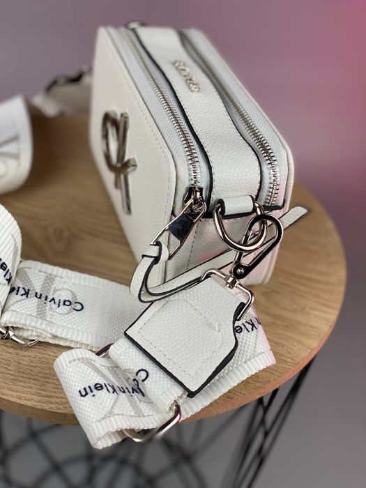 Сумка Calvin Klein для девушек  Белая сумочка от Келвин Кляйн