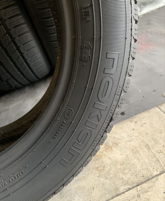 235 55 17 nokian wra3 зима 4 штуки протектор 90%