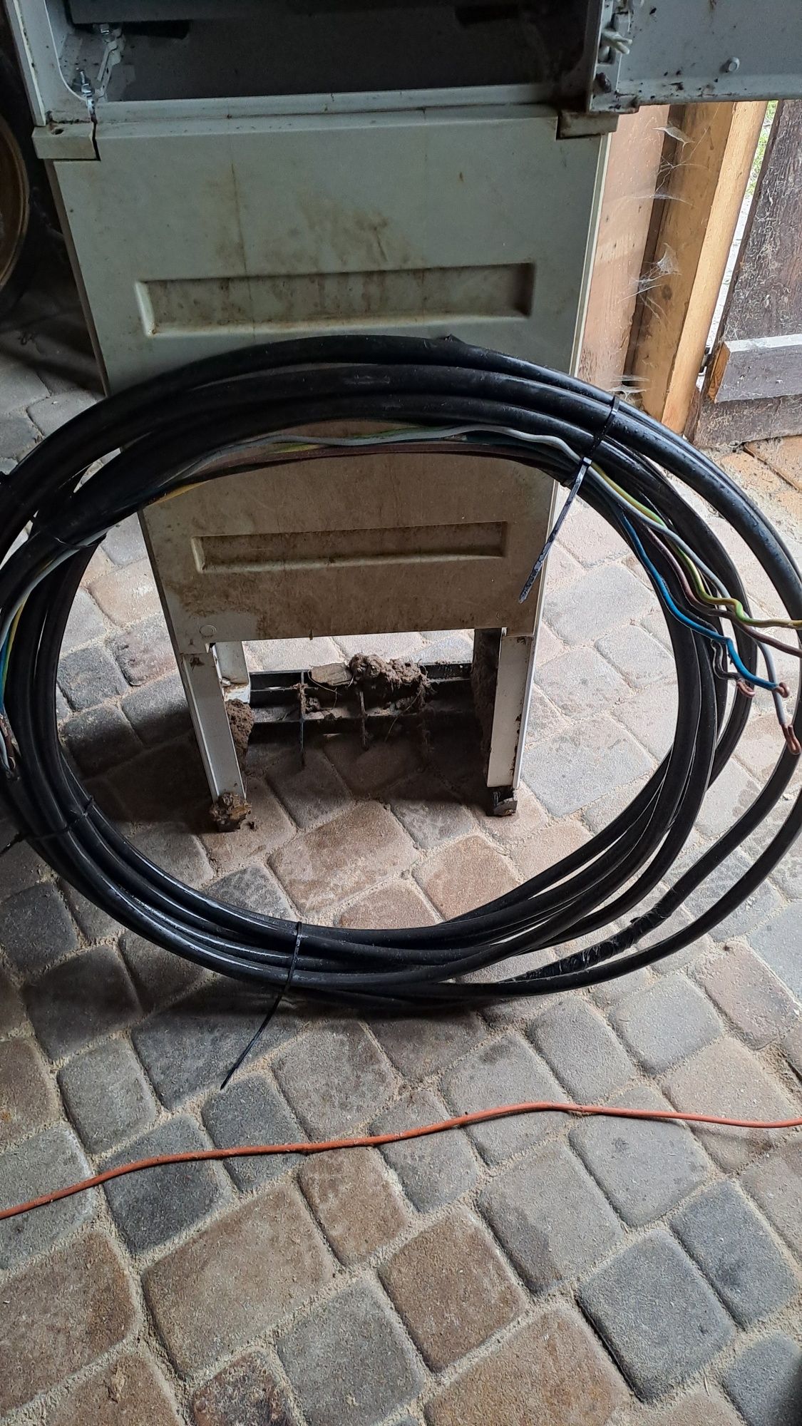Skrzynka elektryczna uzbrojona + kabel