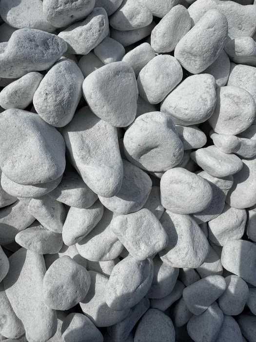 Kamień otoczak biały Bianco Carrara 25-40 mm, za tone BigBag/Luz