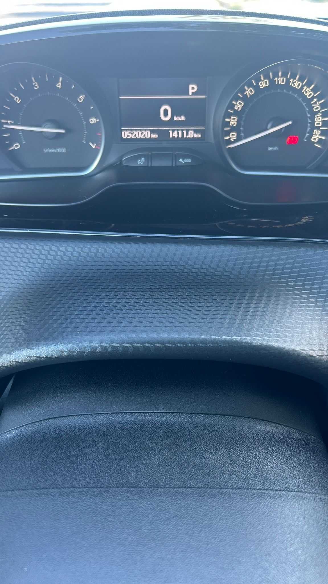 Peugeot 208 1.2 e-THP GT Line AUTOMÁTICO - TETO PANORÂMICO