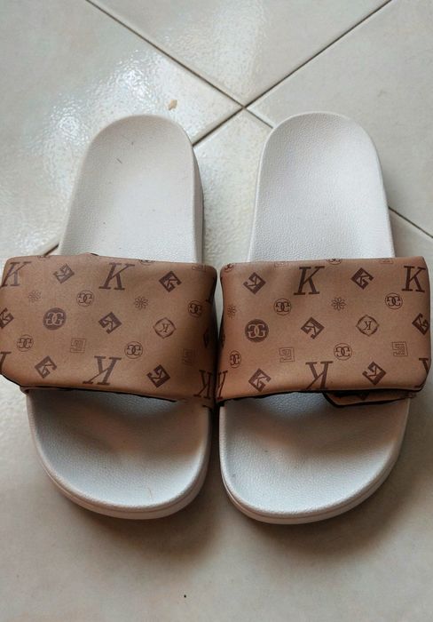 Chinelos novos Gianni