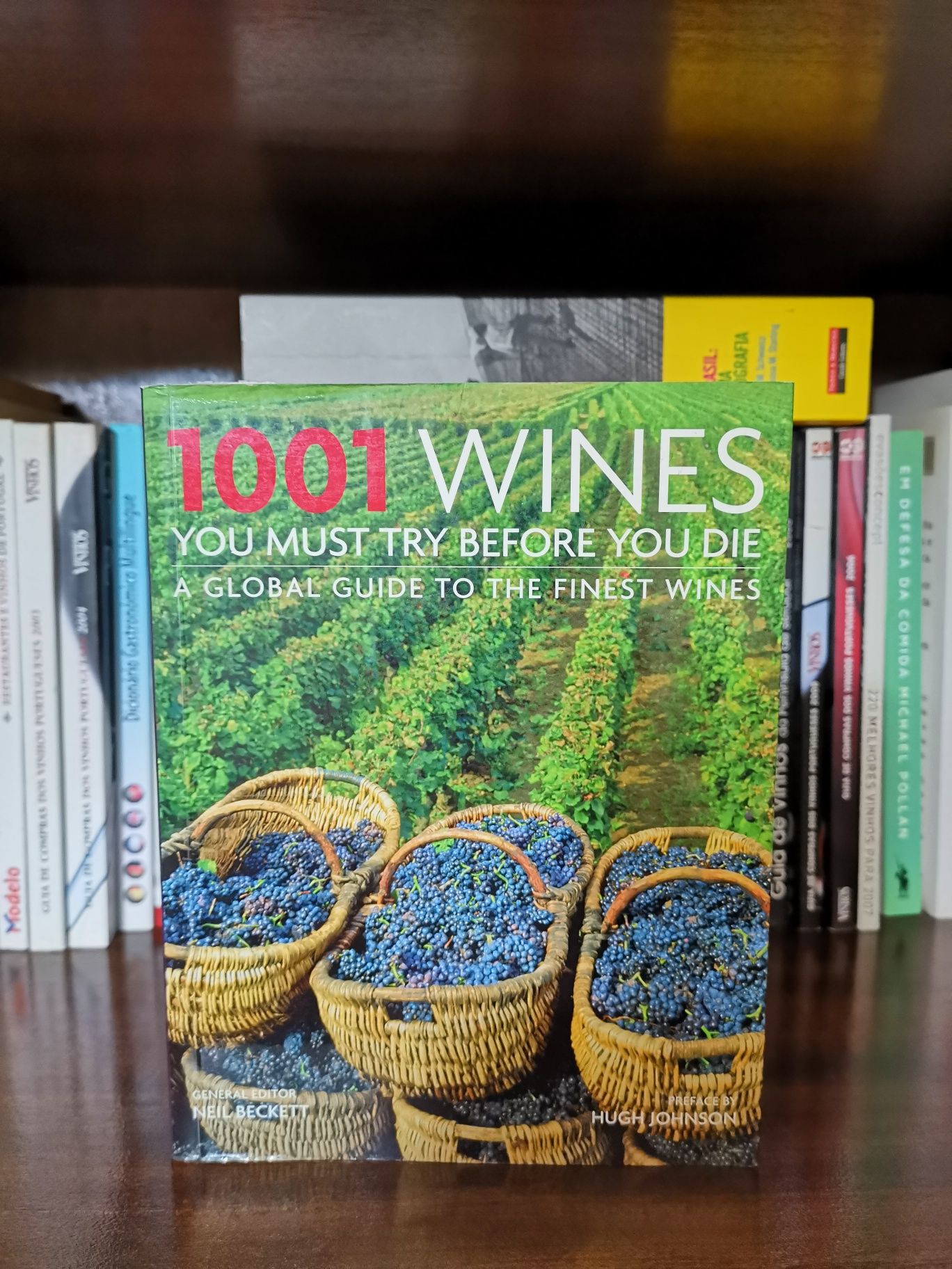 Livro 1001 Vinhos que deve beber antes de morrer