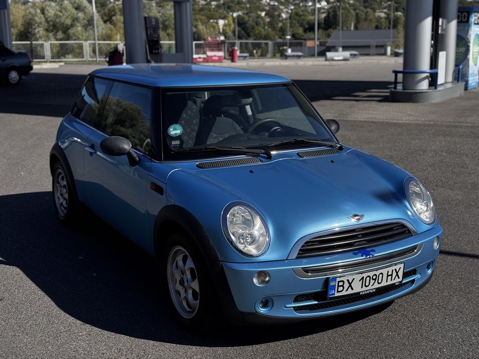 MINI ONE 2004 - обʼєм двигуна 1.6