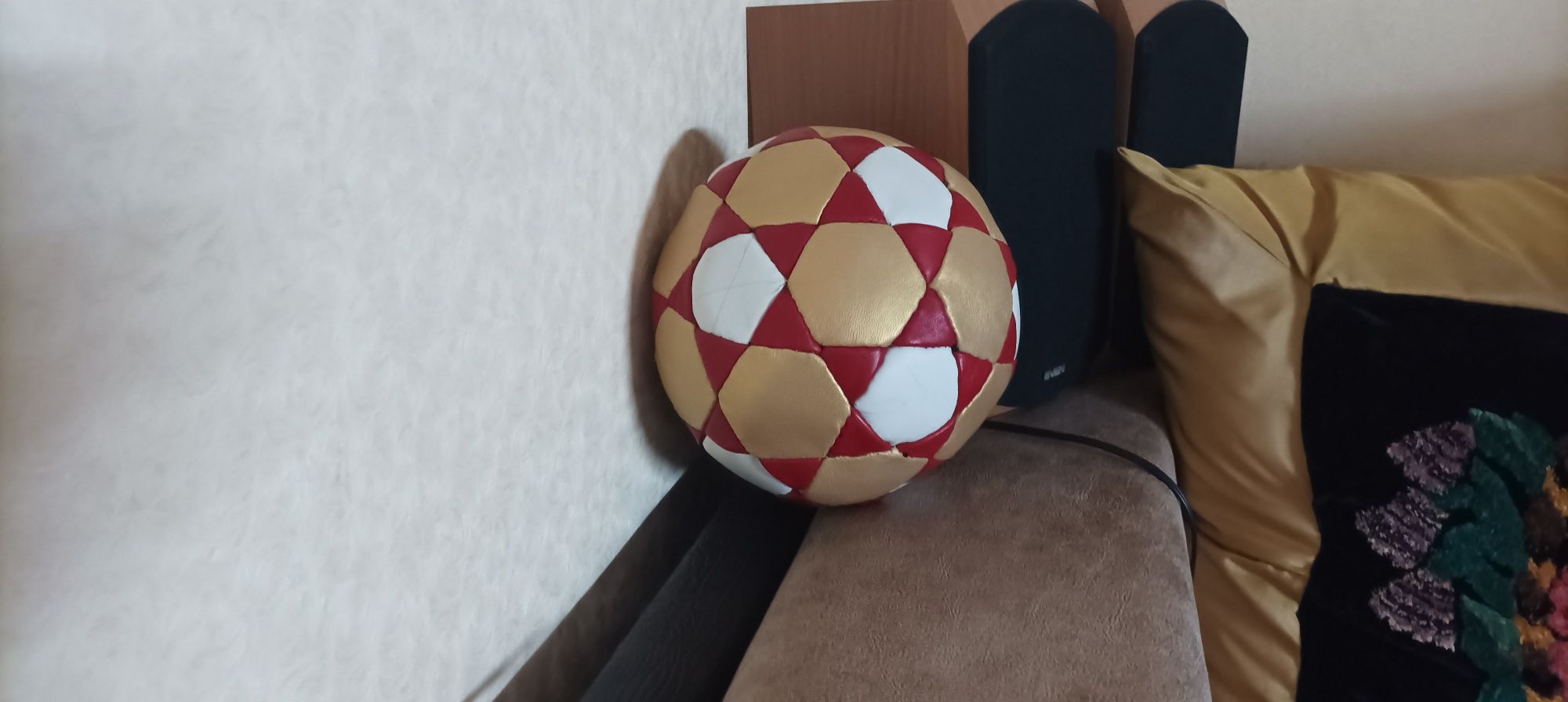 Кожаные новые мячики, мягкие