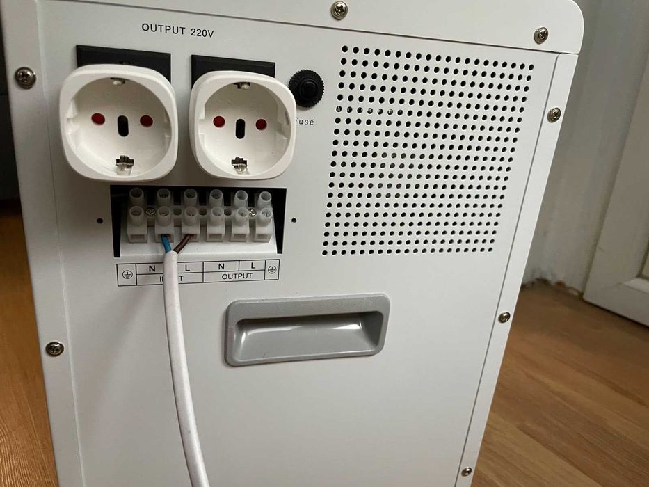 Джерело безперебійного живлення з LiFePO4 акумулятором 3kW-3.8kWh