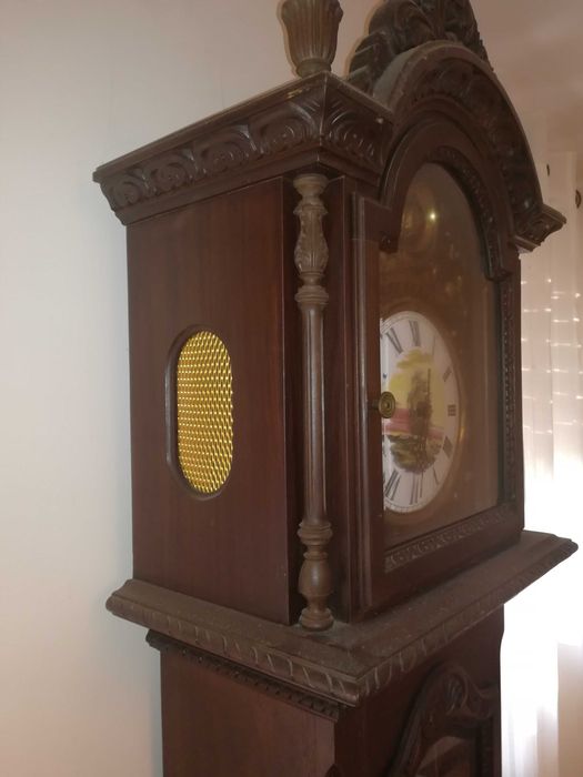 Relógio de pé em ótimo estado