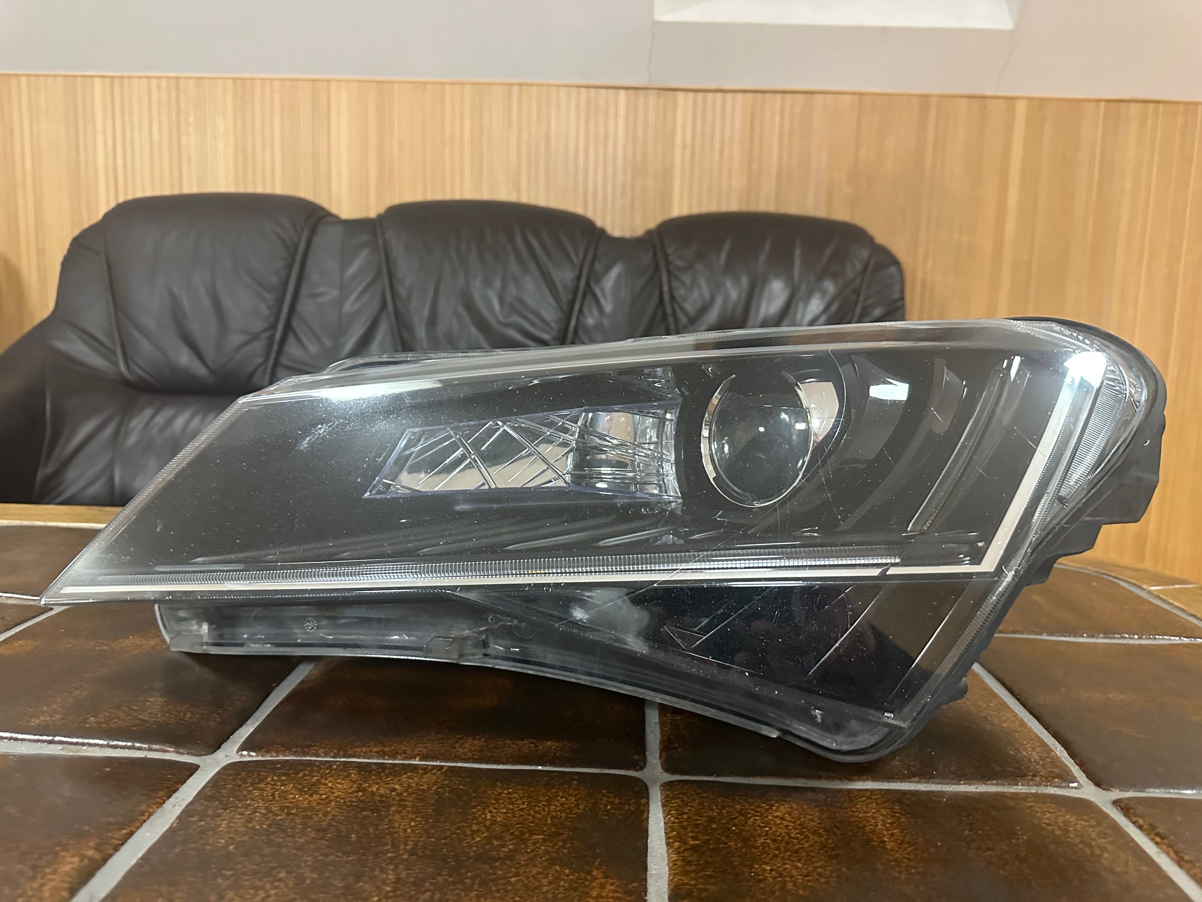 Ліва передня фара Skoda Superb