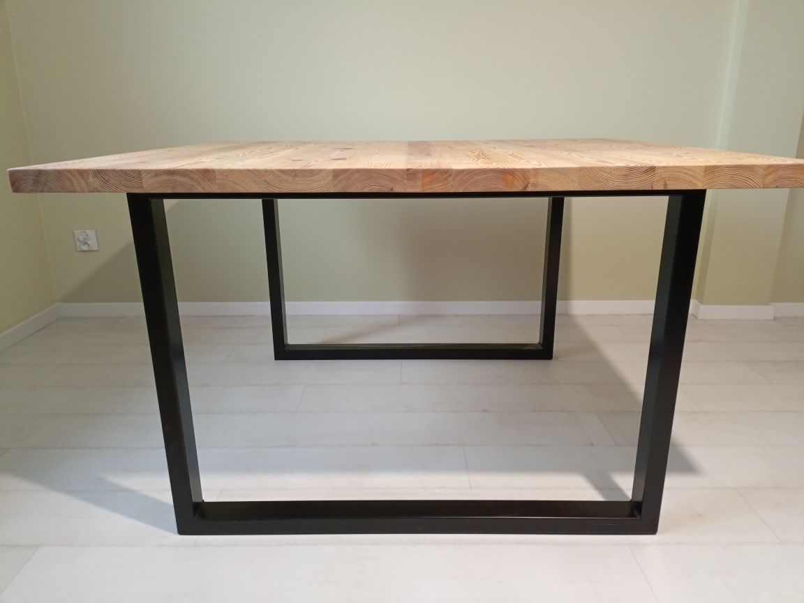 Stół metalowo-drewniany