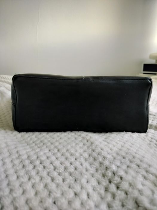 Czarna torebka shopper Even Odd