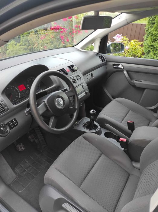 Продам автомобіль Volkswagen Touran 2004 року