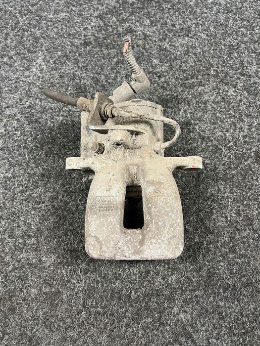 vw passat b6 zacisk hamulcowy elektryczny prawy tył tylny