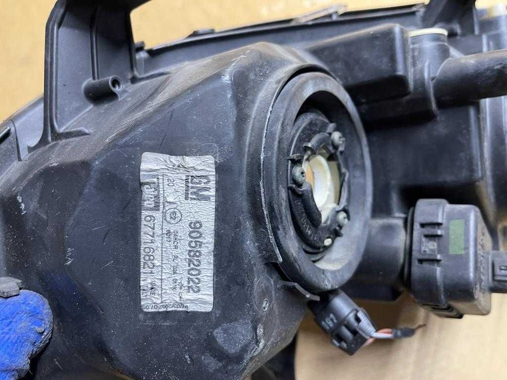 Lampa Przód Prawy OPEL ZAFIRA A 99-05