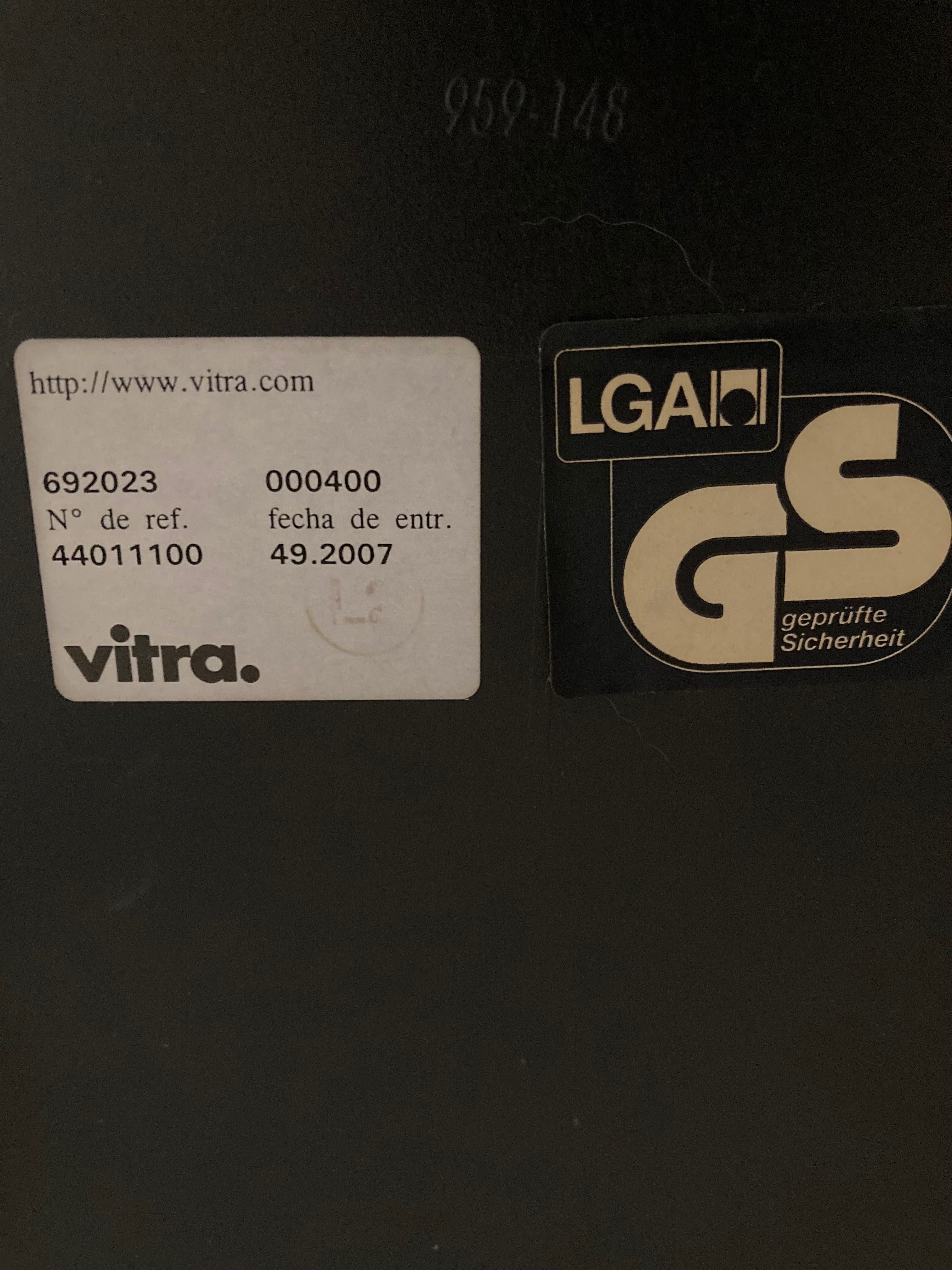 Cadeira original preta Charles & Ray Eames da Vitra para venda