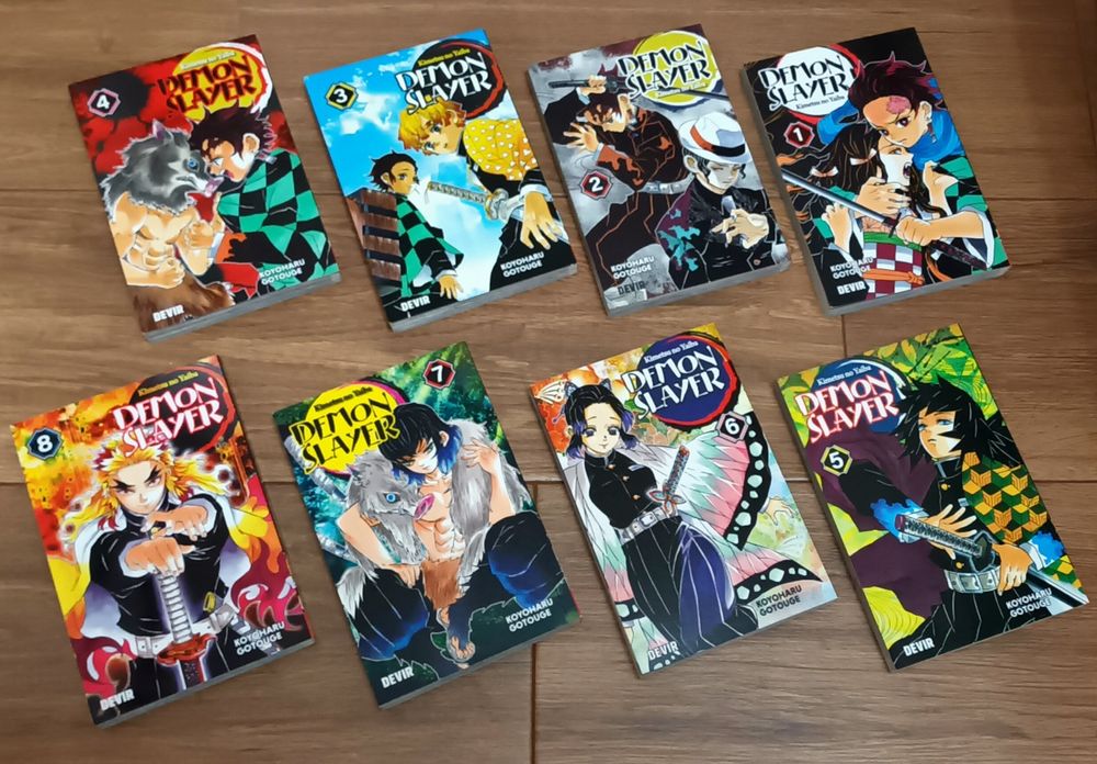 Mangá  " Demon Slayer " Vol. 1 a 4 de Koyoharu Gotouge da editora Devi