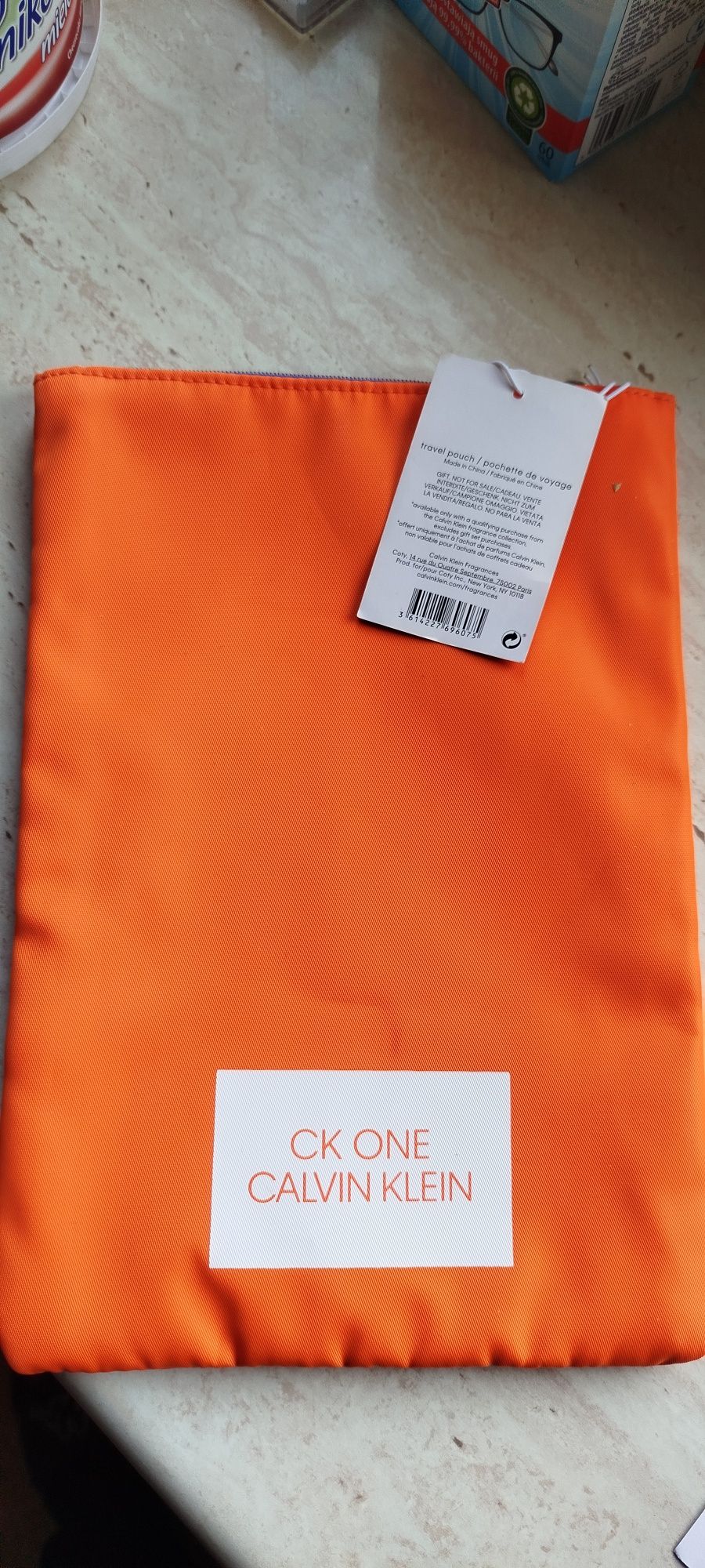 Saszetka kosmetyczna marki CALVIN KLEIN w kolorze pomarańczoeym