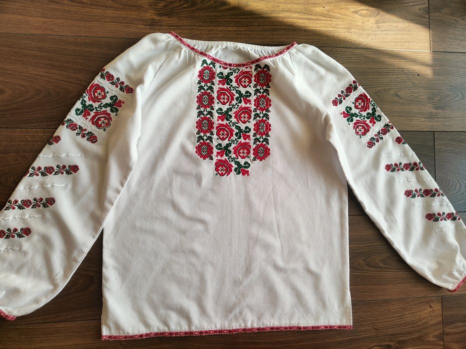Гарна вишиванка в традиційному стилі
