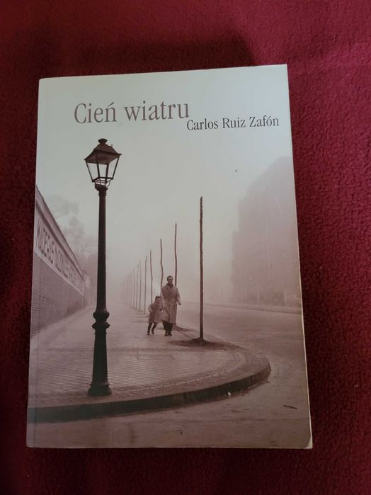 Książka: Cień Wiatru. Carlos Ruiz Zafón.