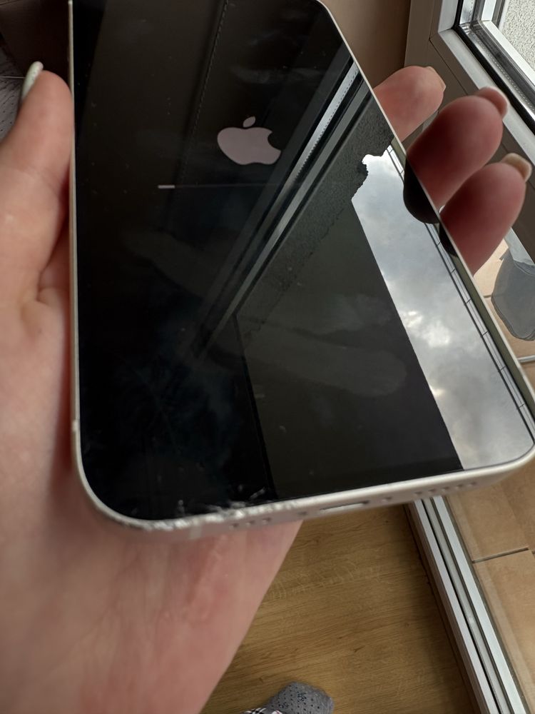 Iphone 14 leciutko stłuczony