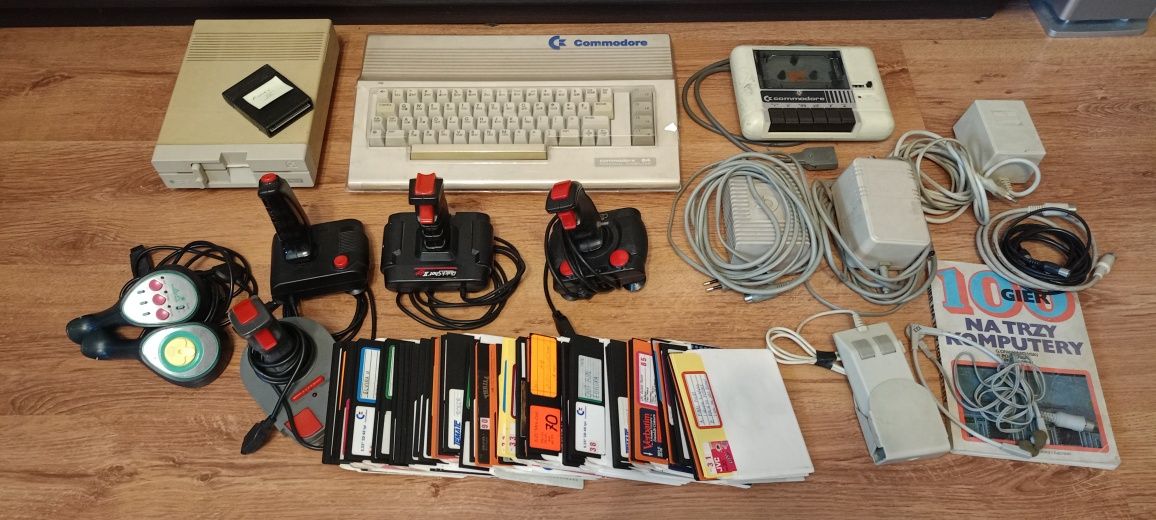 Komputer Commodore c 64. Retro. Komplet.