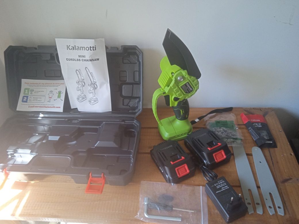 Mini motoserra a bateria
