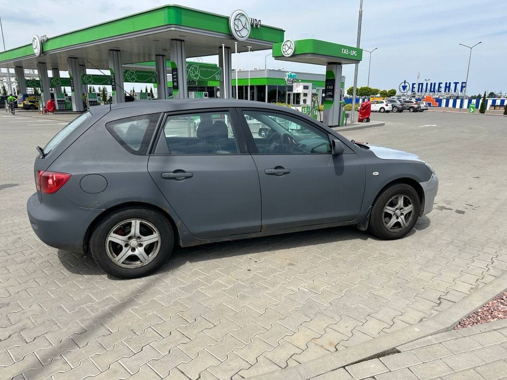 Продам своє авто Мазда 3БК 2003-2004 року