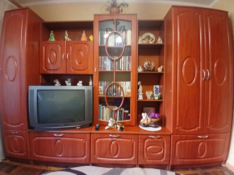 Продам  меблі у вітальню