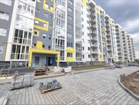 Єдина квартира на другому поверсі в зданому корпусі!