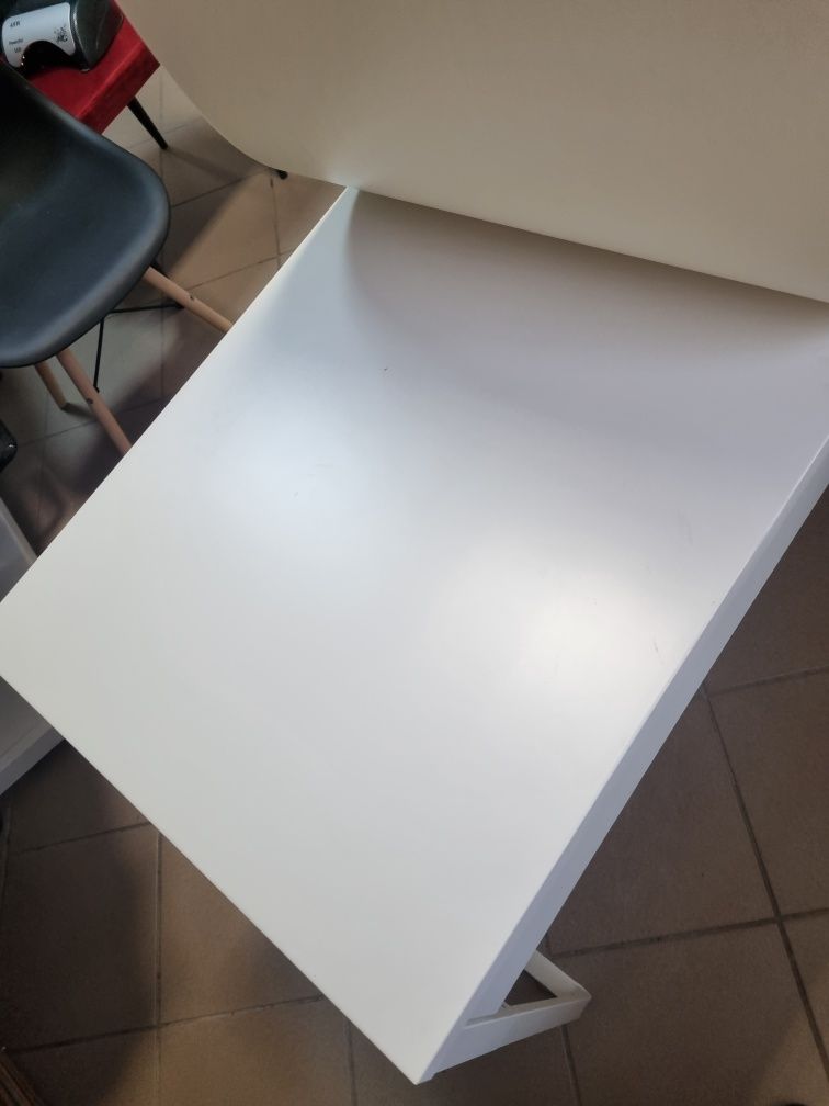 Biurko prostokątny Ikea Micke 142 x 50 x 75 cm kosmetyczne