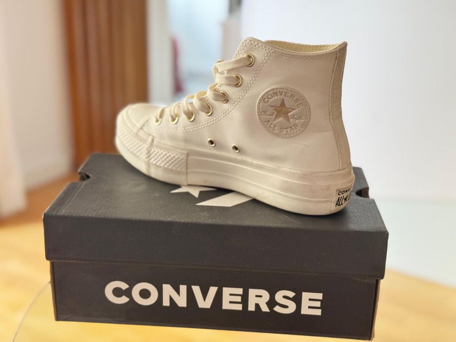 Ténis All Star Chuck Taylor brancos como novos