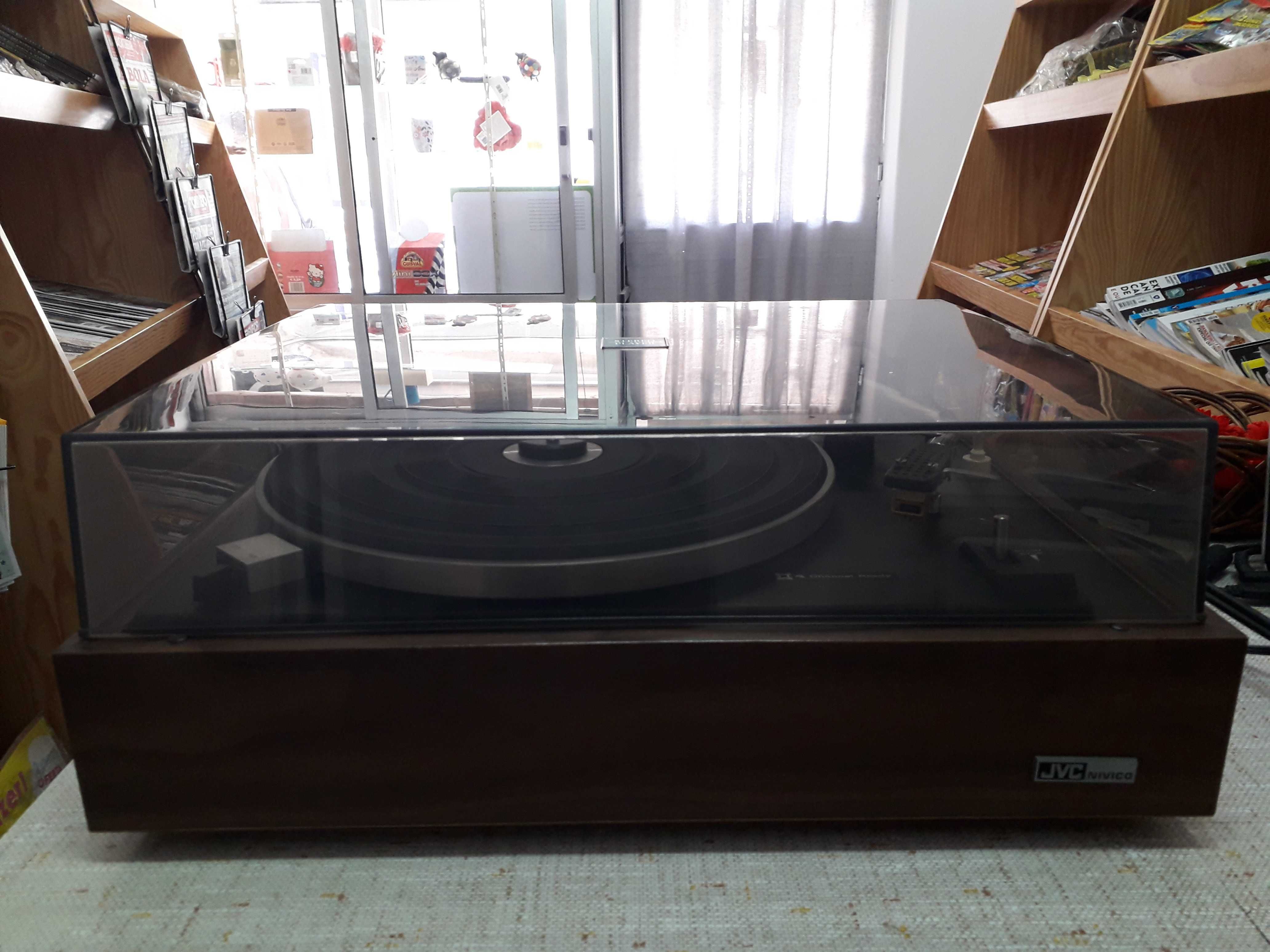 Gira discos JVC Nivico modelo SRP473E