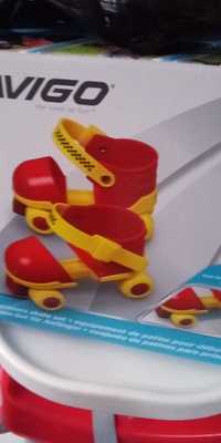 Conjunto de patins, capacete e joelheiras