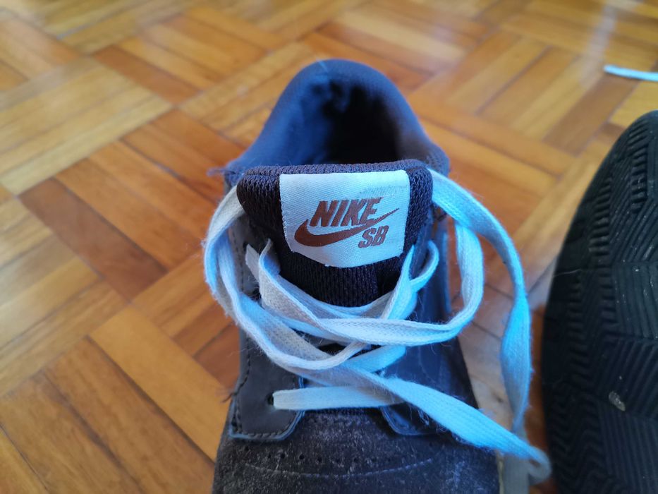 Tenis Nike cor castanho