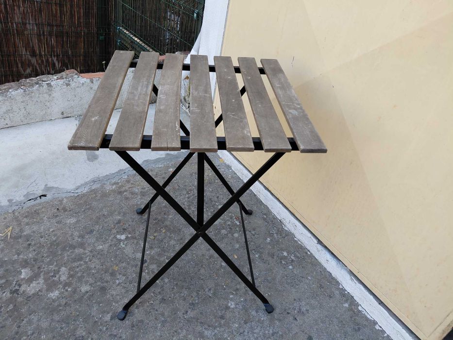 Mesa de jardim ou varanda dobrável em madeira