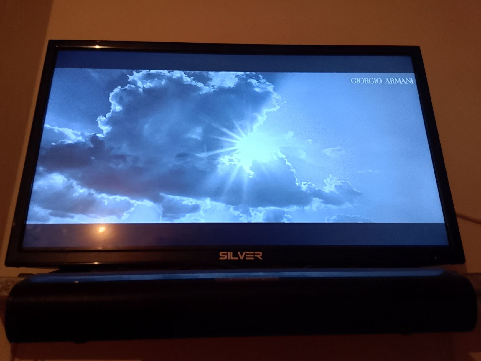 Vendo televisão led silver