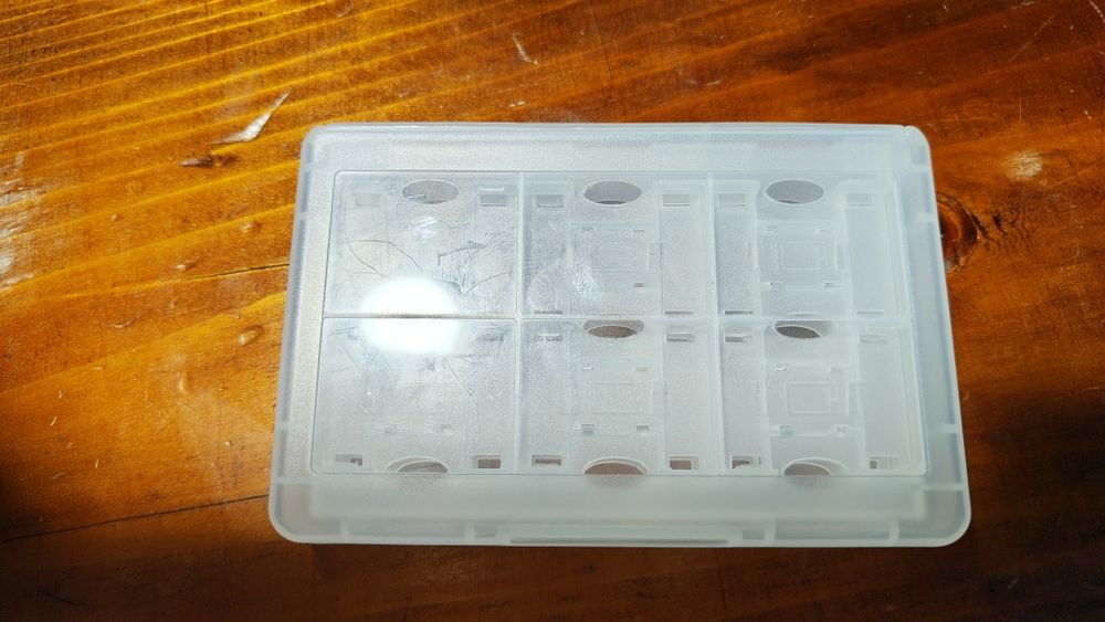 Контейнер для ігрових картриджів і не тільки