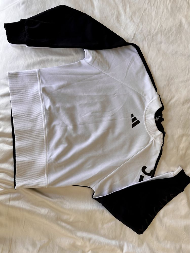 Sweatshirt Adidas athletics pack crew design moderno branca e preta