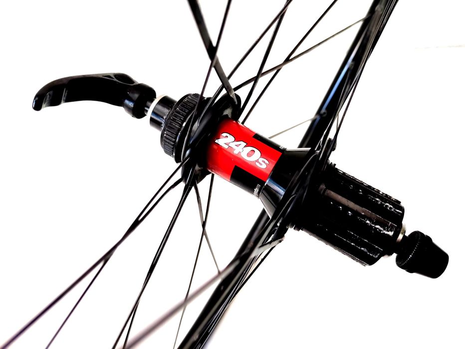 Seryjne koło DT Swiss piasta 240s Ratchet System Płaskie szprychy Krk